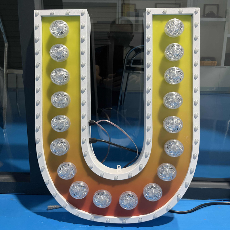 为何游乐场合常用金属LED发光字标识装饰？？？？？？？？