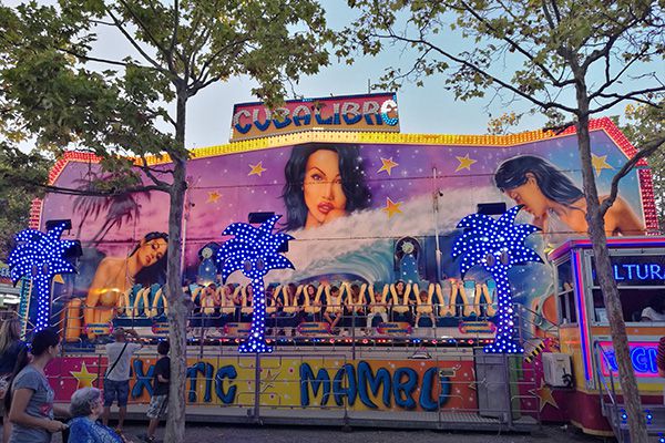 yp街机游戏照明的娱光灯用在西班牙游乐装备展示