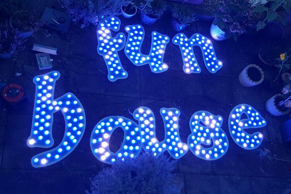 yp街机游戏照明的娱光灯用在英国游乐装备展示