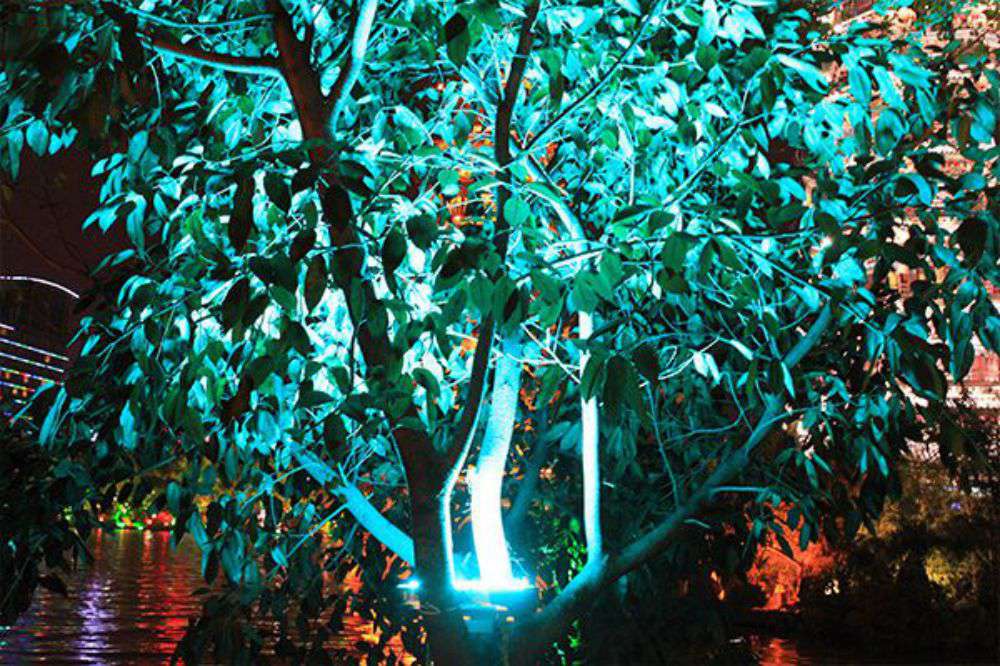 yp街机游戏照明的RGB投光灯用在海内景观亮化项目